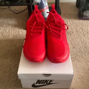 Red Nike air max 270